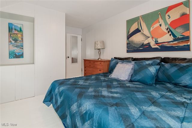 15 Lake Hurst Drive, Ashtabula, OH 44004