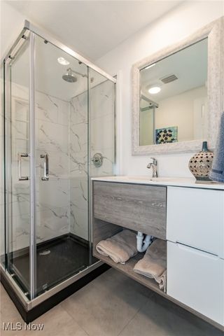 15 Lake Hurst Drive, Ashtabula, OH 44004