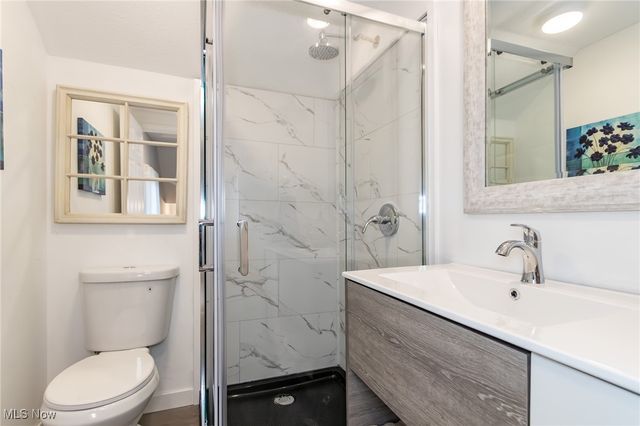 15 Lake Hurst Drive, Ashtabula, OH 44004