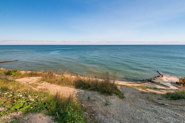 15 Lake Hurst Drive, Ashtabula, OH 44004