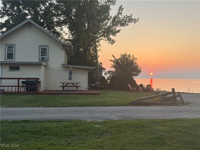 15 Lake Hurst Drive, Ashtabula, OH 44004