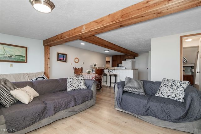 15 Lake Hurst Drive, Ashtabula, OH 44004