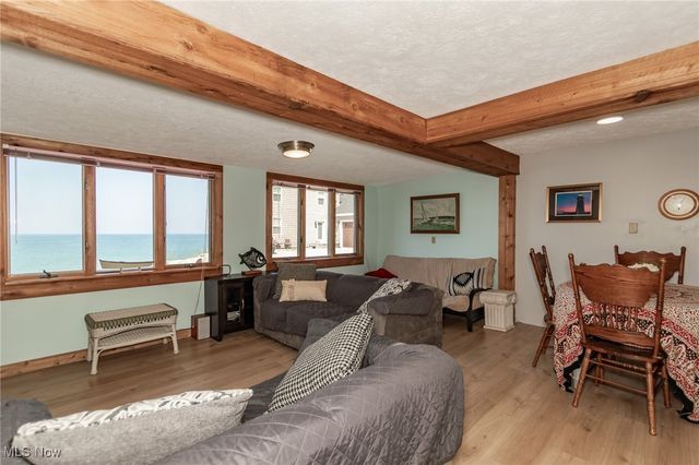 15 Lake Hurst Drive, Ashtabula, OH 44004