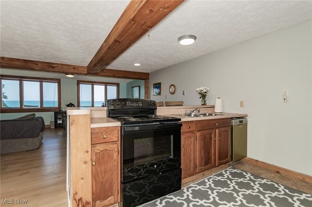 15 Lake Hurst Drive, Ashtabula, OH 44004