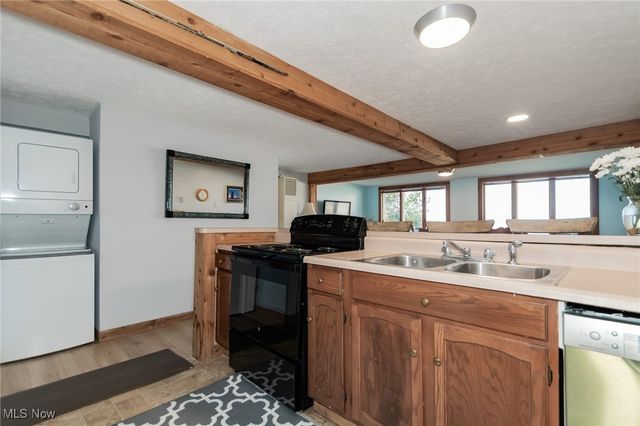 15 Lake Hurst Drive, Ashtabula, OH 44004