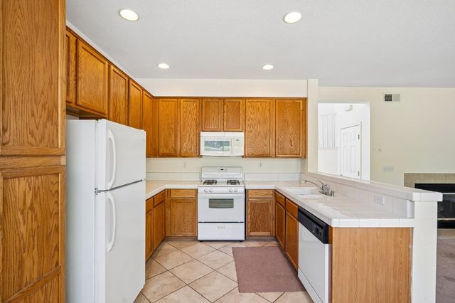 13468 Pipestone St, Lathrop, CA 95330