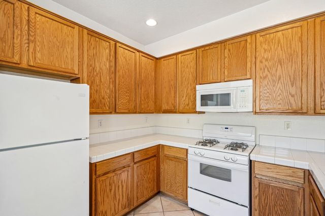 13468 Pipestone St, Lathrop, CA 95330
