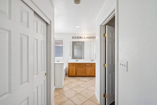 13468 Pipestone St, Lathrop, CA 95330