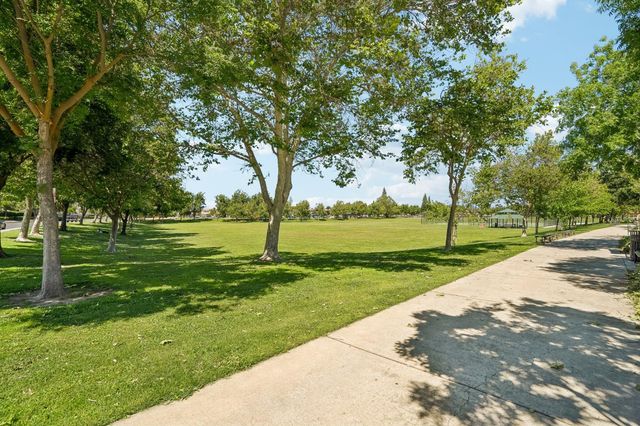 13468 Pipestone St, Lathrop, CA 95330