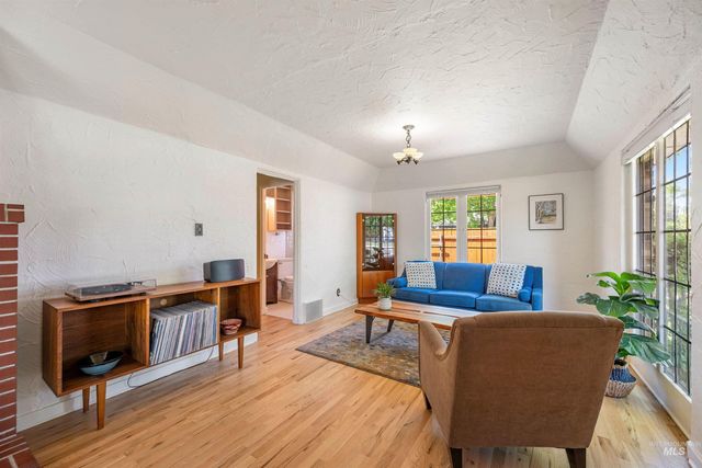 1001 S Roosevelt St., Boise, ID 83705