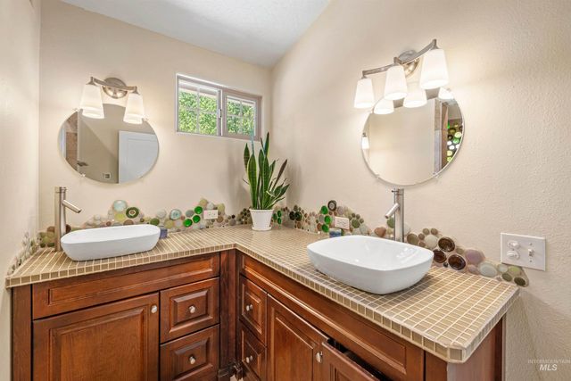 1001 S Roosevelt St., Boise, ID 83705