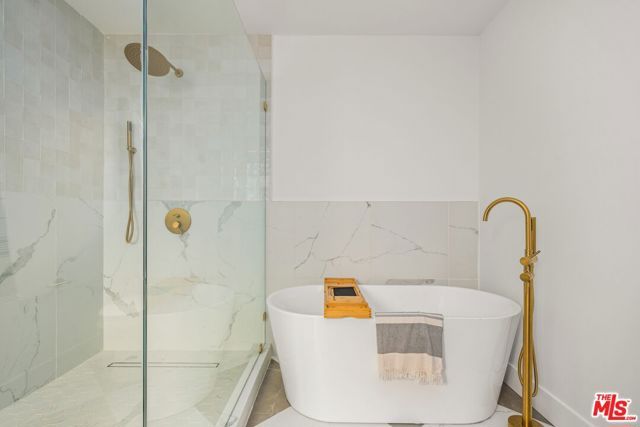 6133 Wooster Avenue, Los Angeles, CA 90056