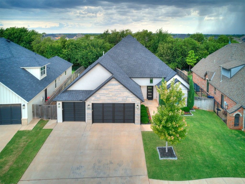 14713 Rochefort Lane, Yukon, OK 73099