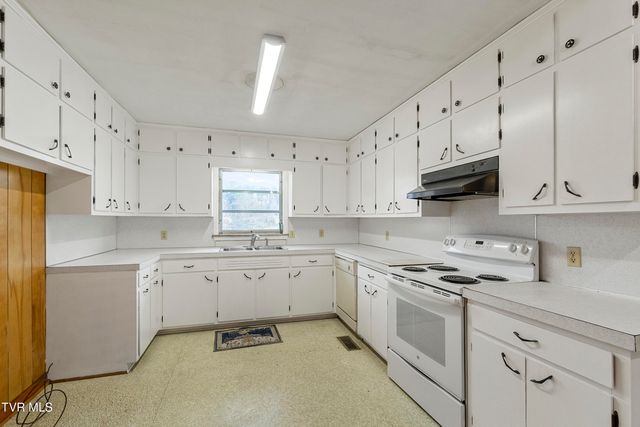 180 Doughtys Chapel Road, Greeneville, TN 37745