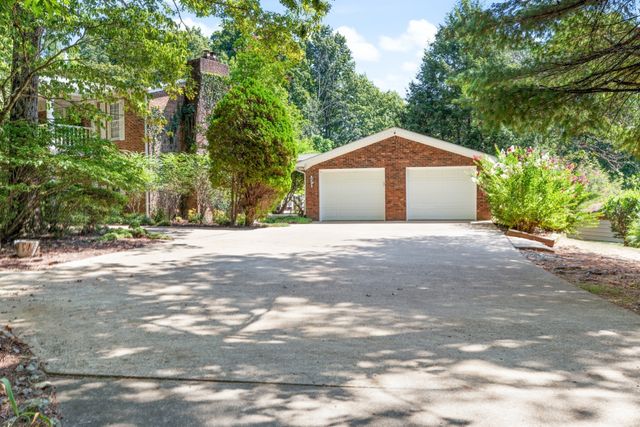 7422 Indian Creek Rd, Mc Ewen, TN 37101