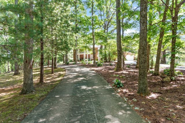 7422 Indian Creek Rd, Mc Ewen, TN 37101