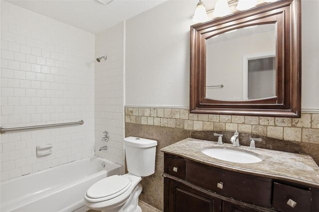 2028 Sandy Knoll Drive, Missouri City, TX 77489