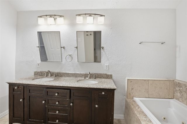 2028 Sandy Knoll Drive, Missouri City, TX 77489