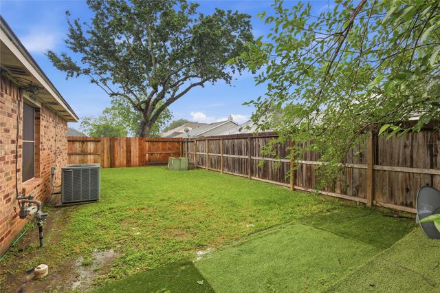 2028 Sandy Knoll Drive, Missouri City, TX 77489