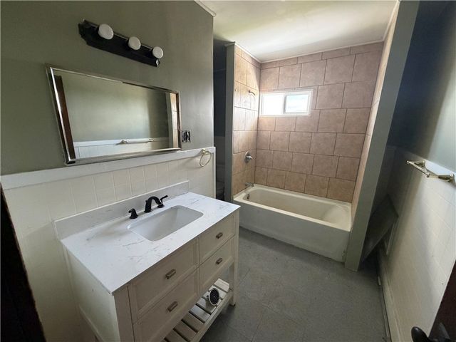 440 Highland, N Charleroi, PA 15022