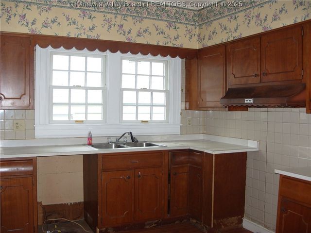 58 Spruce Street, Smithers, WV 25186