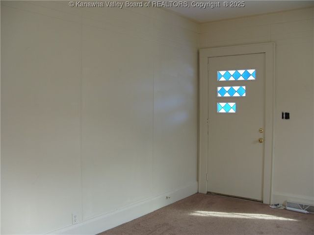 58 Spruce Street, Smithers, WV 25186