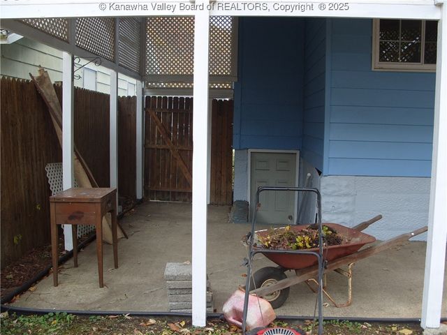 58 Spruce Street, Smithers, WV 25186