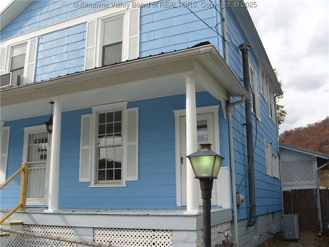 58 Spruce Street, Smithers, WV 25186