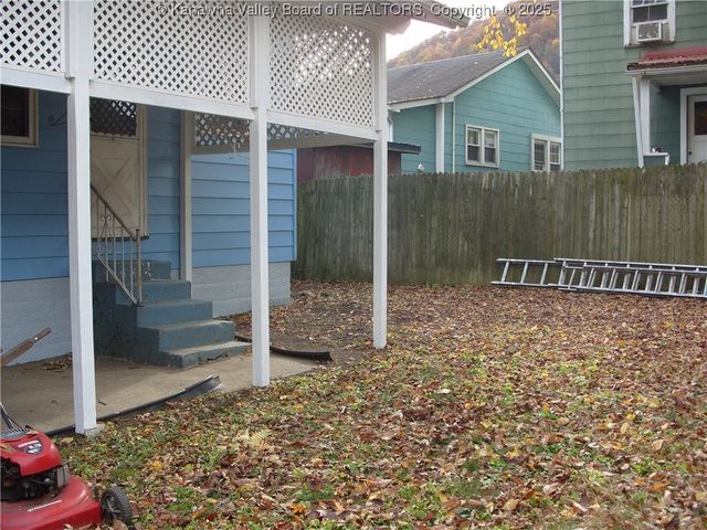 58 Spruce Street, Smithers, WV 25186