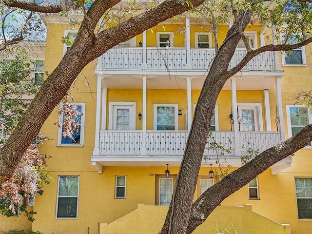 958 SOMBRA STREET, Tampa, FL 33619