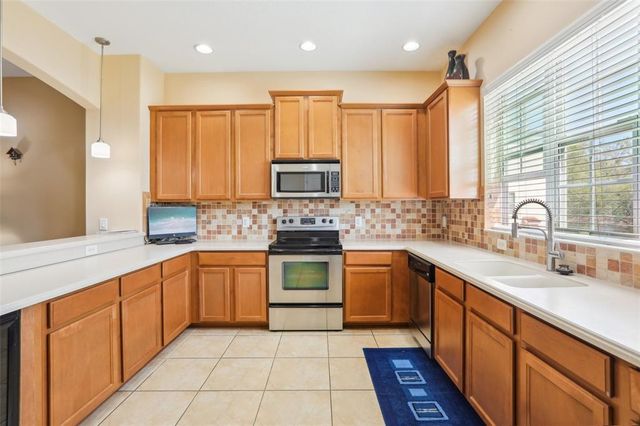958 SOMBRA STREET, Tampa, FL 33619