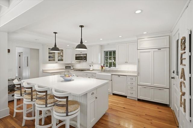7 Brenton Road, Falmouth, MA 02556
