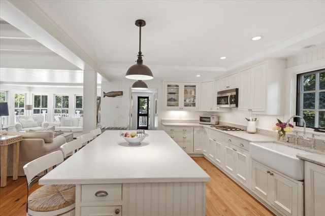 7 Brenton Road, Falmouth, MA 02556