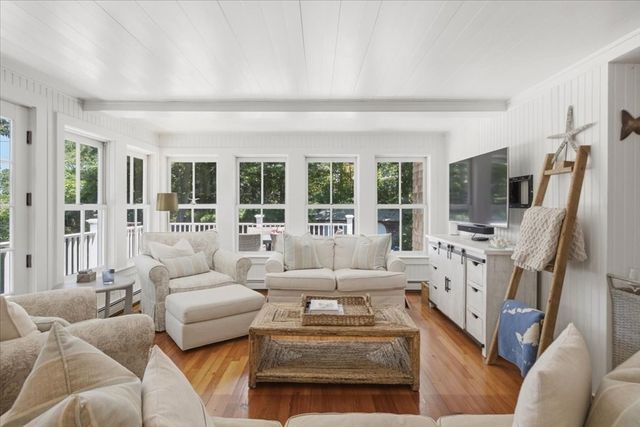 7 Brenton Road, Falmouth, MA 02556