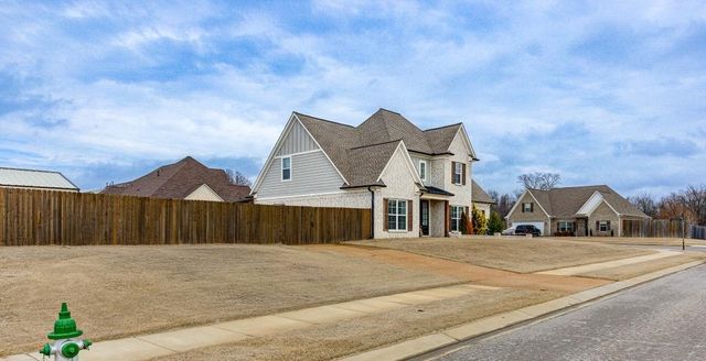 207 N CHINKAPIN DR, Atoka, TN 38004