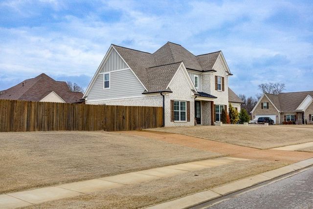 207 N CHINKAPIN DR, Atoka, TN 38004