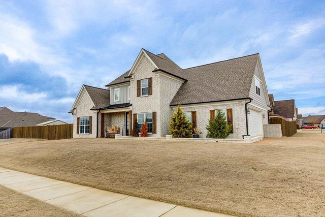 207 N CHINKAPIN DR, Atoka, TN 38004