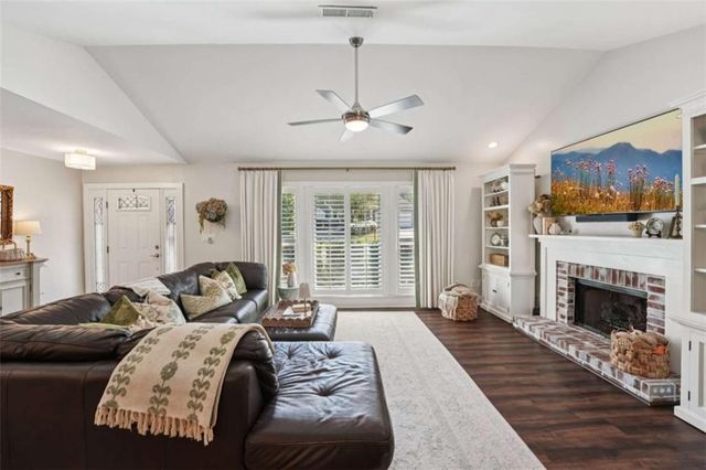 649 Radford Circle, Woodstock, GA 30188