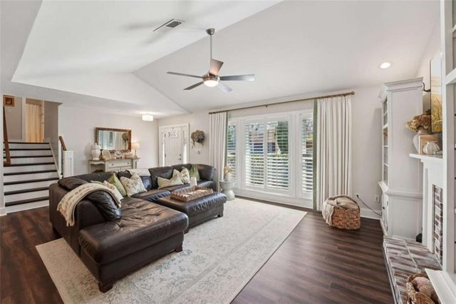 649 Radford Circle, Woodstock, GA 30188