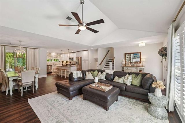 649 Radford Circle, Woodstock, GA 30188