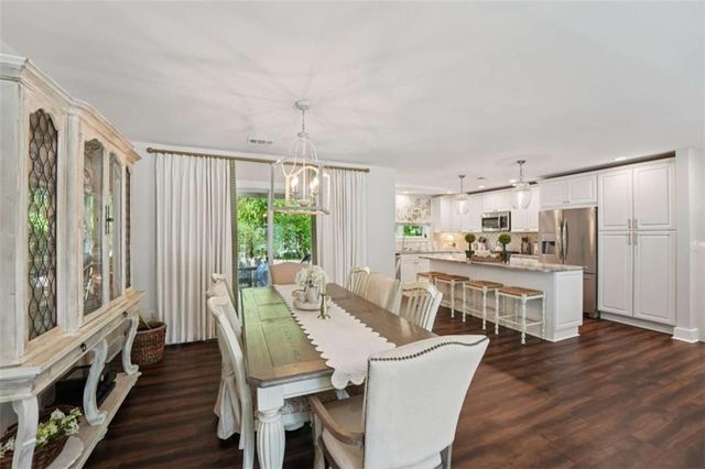 649 Radford Circle, Woodstock, GA 30188