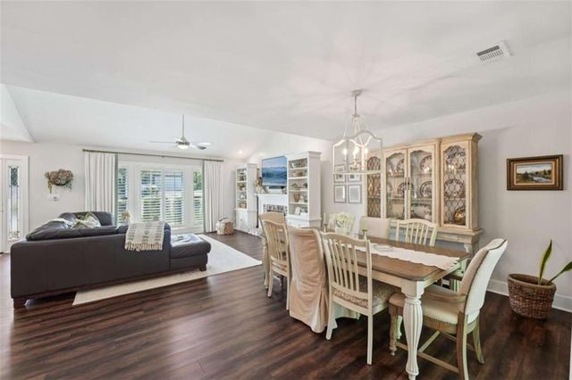 649 Radford Circle, Woodstock, GA 30188