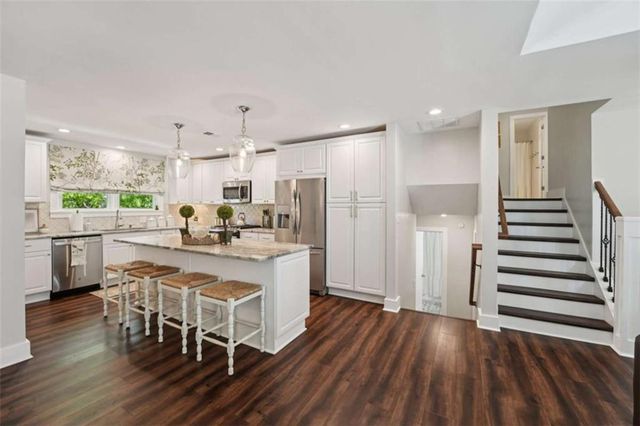 649 Radford Circle, Woodstock, GA 30188