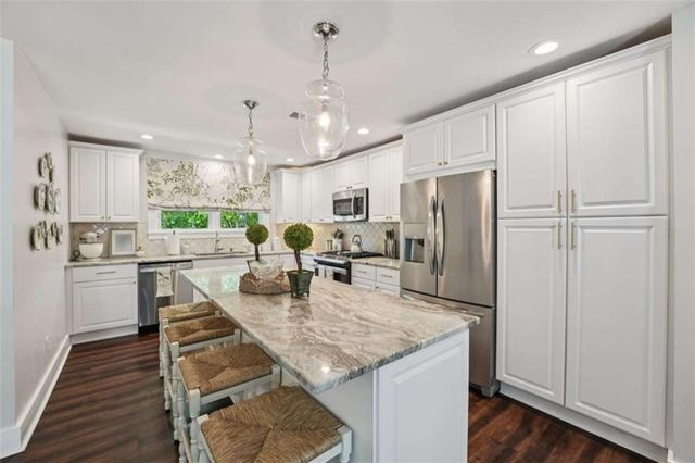 649 Radford Circle, Woodstock, GA 30188