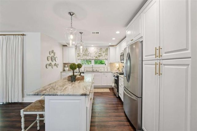 649 Radford Circle, Woodstock, GA 30188