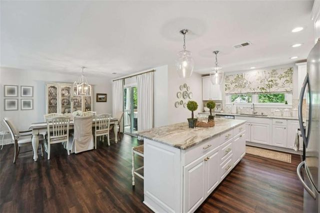 649 Radford Circle, Woodstock, GA 30188