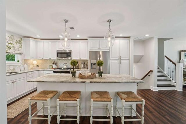 649 Radford Circle, Woodstock, GA 30188