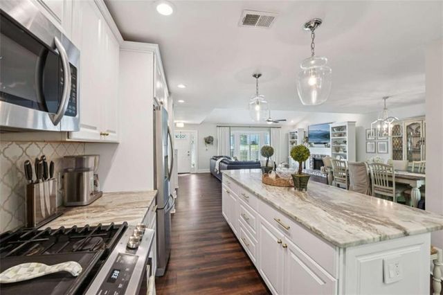 649 Radford Circle, Woodstock, GA 30188