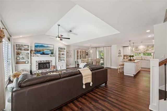 649 Radford Circle, Woodstock, GA 30188