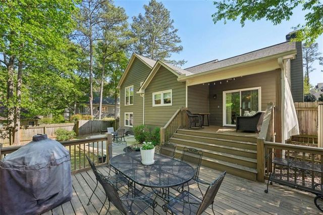 649 Radford Circle, Woodstock, GA 30188